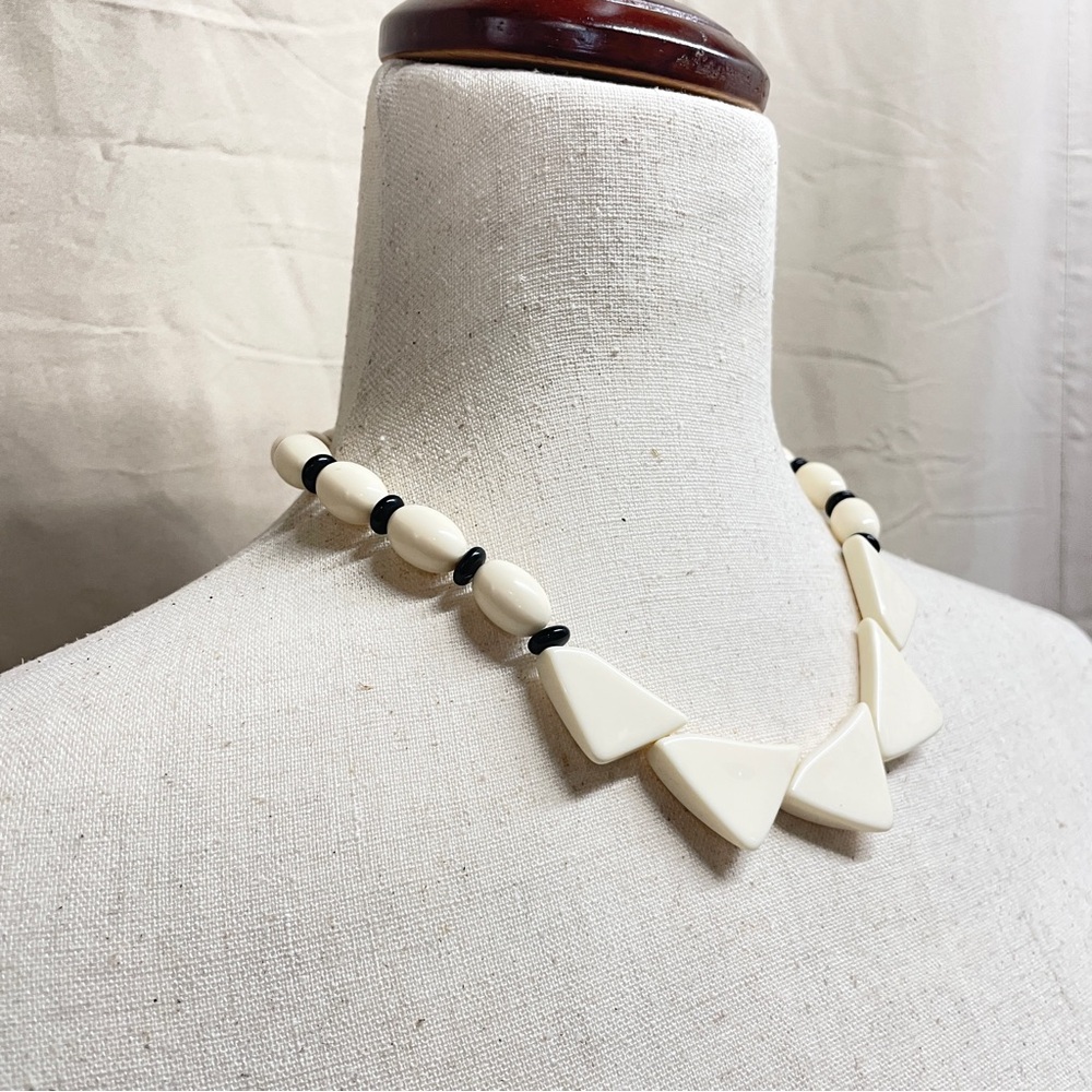 Vintage 50s Avon Ivory Triangle Black Barrel Bead Lucite Necklace Retro Minimal